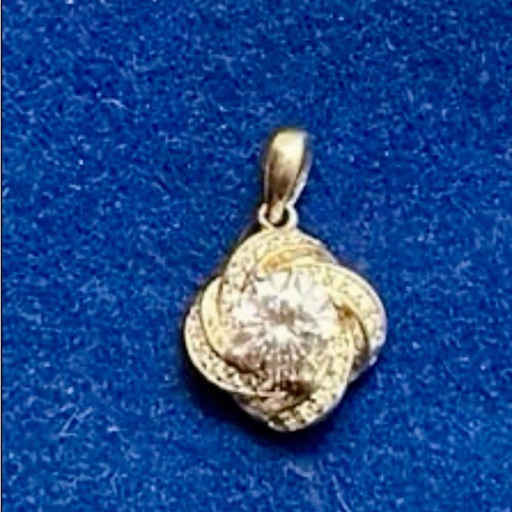 925 Silver Pendant with Sparkling Center Stone